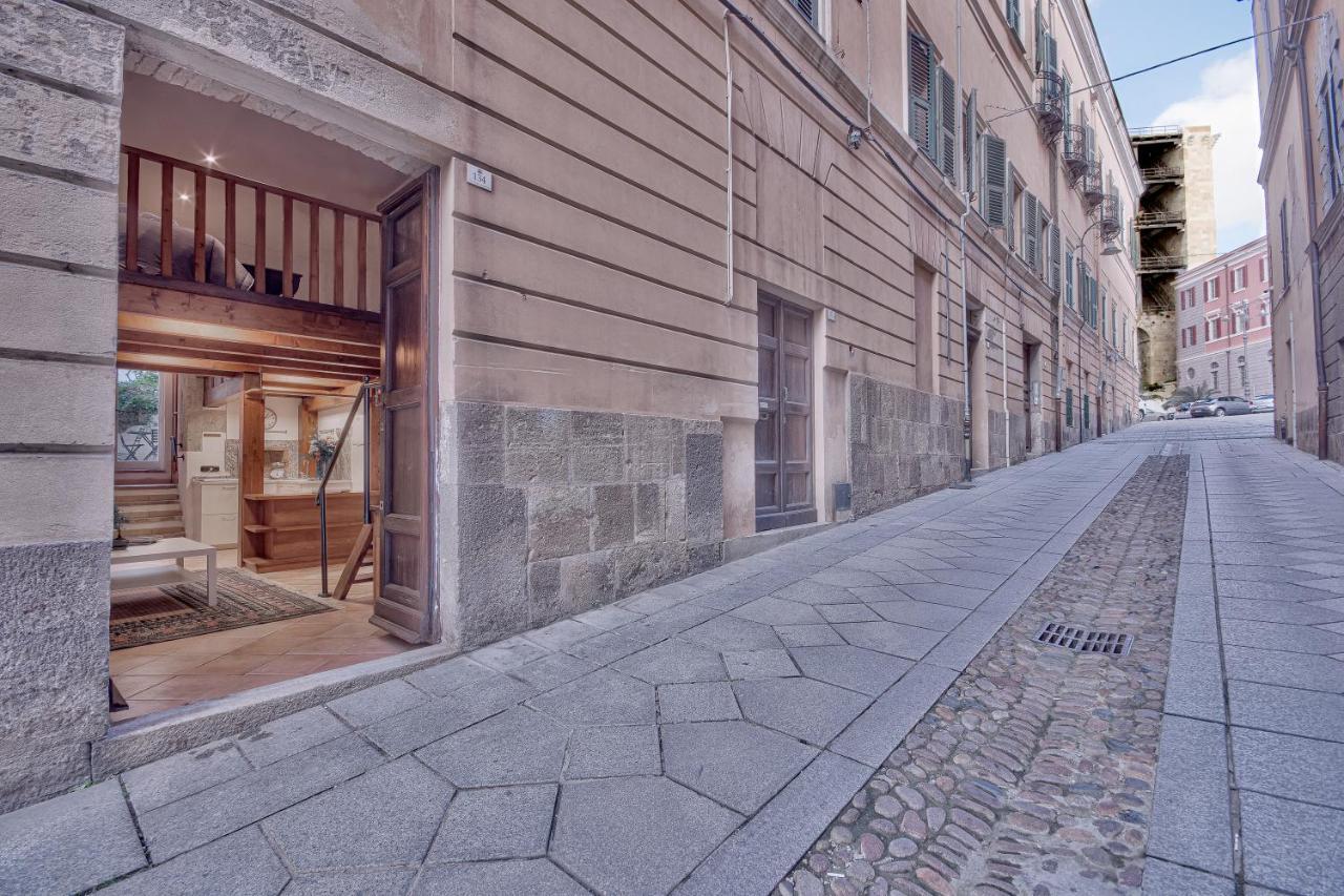 Right House - Small Garden In Old Town - Historical Castle District 卡利亚里 外观 照片